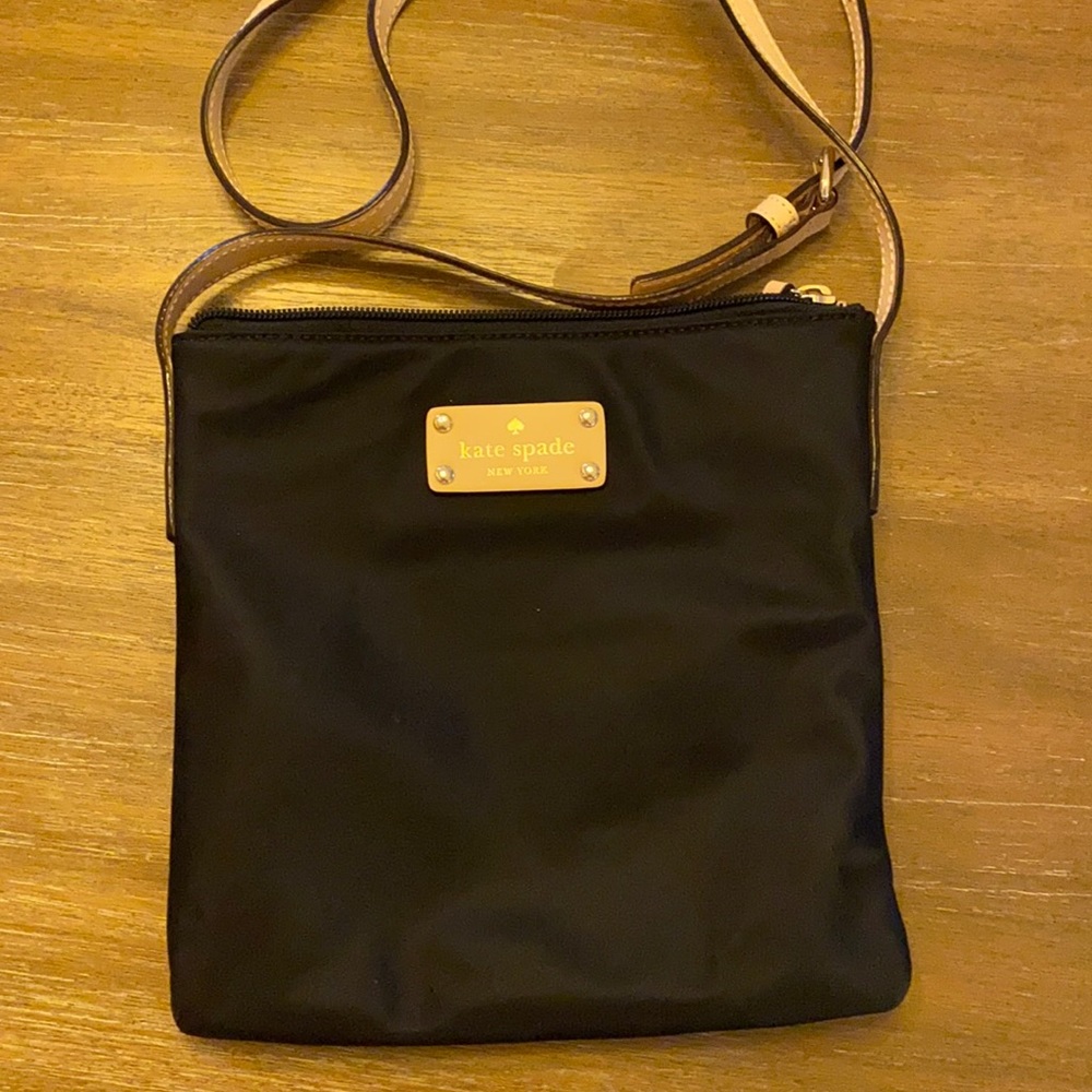 Kate spade crossbody. Perfect for traveling